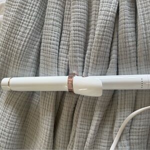 T3 single pass ceramic curling iron. 1.25”